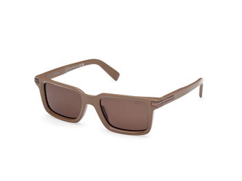 Das Bild zeigt die Zegna Sonnenbrille 0249 in glänzend hellbraun leicht schräg von der Seite.